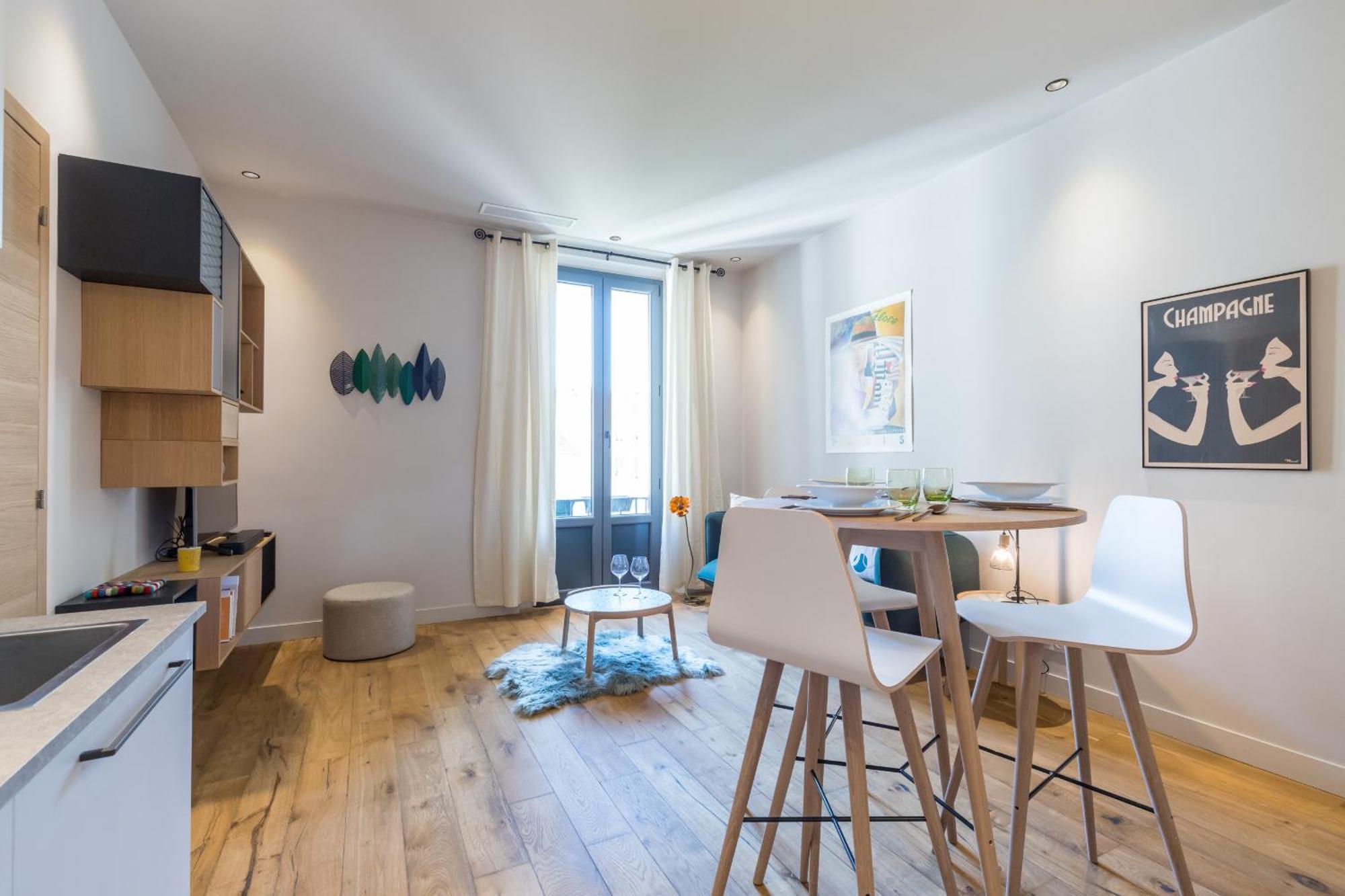 Refined & Cozy 1 Bedroom Downtown نيس المظهر الخارجي الصورة
